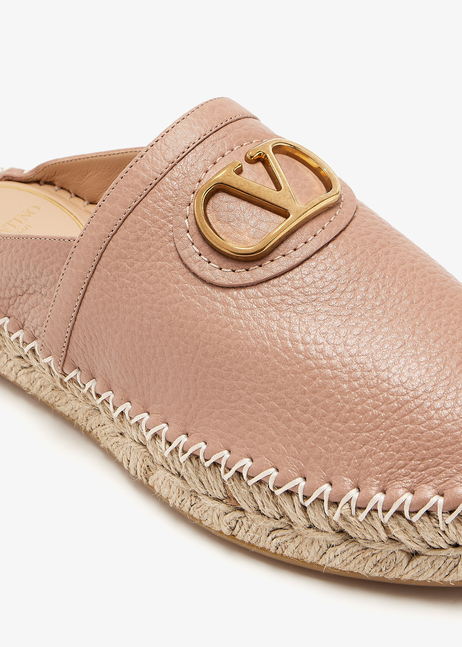 【関税&送料込】Valentino Garavani Beige Leather Vlogo Slipp VLogo 80 leather pumps in beige - Valentino Garavani | Mytheresa