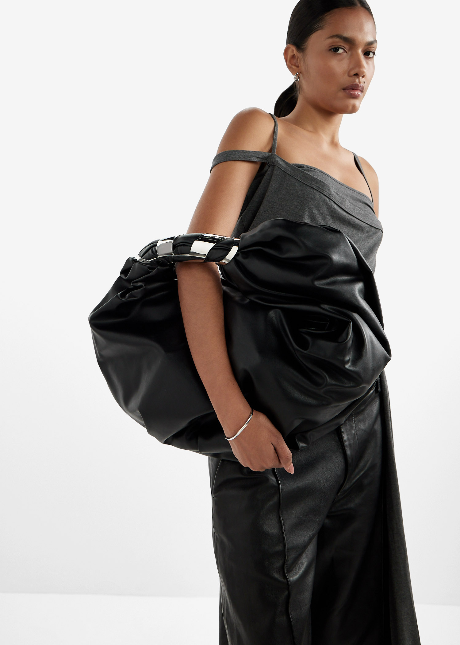 Diesel Grab-D Hobo M bag for Women - Black in USA | Level Shoes