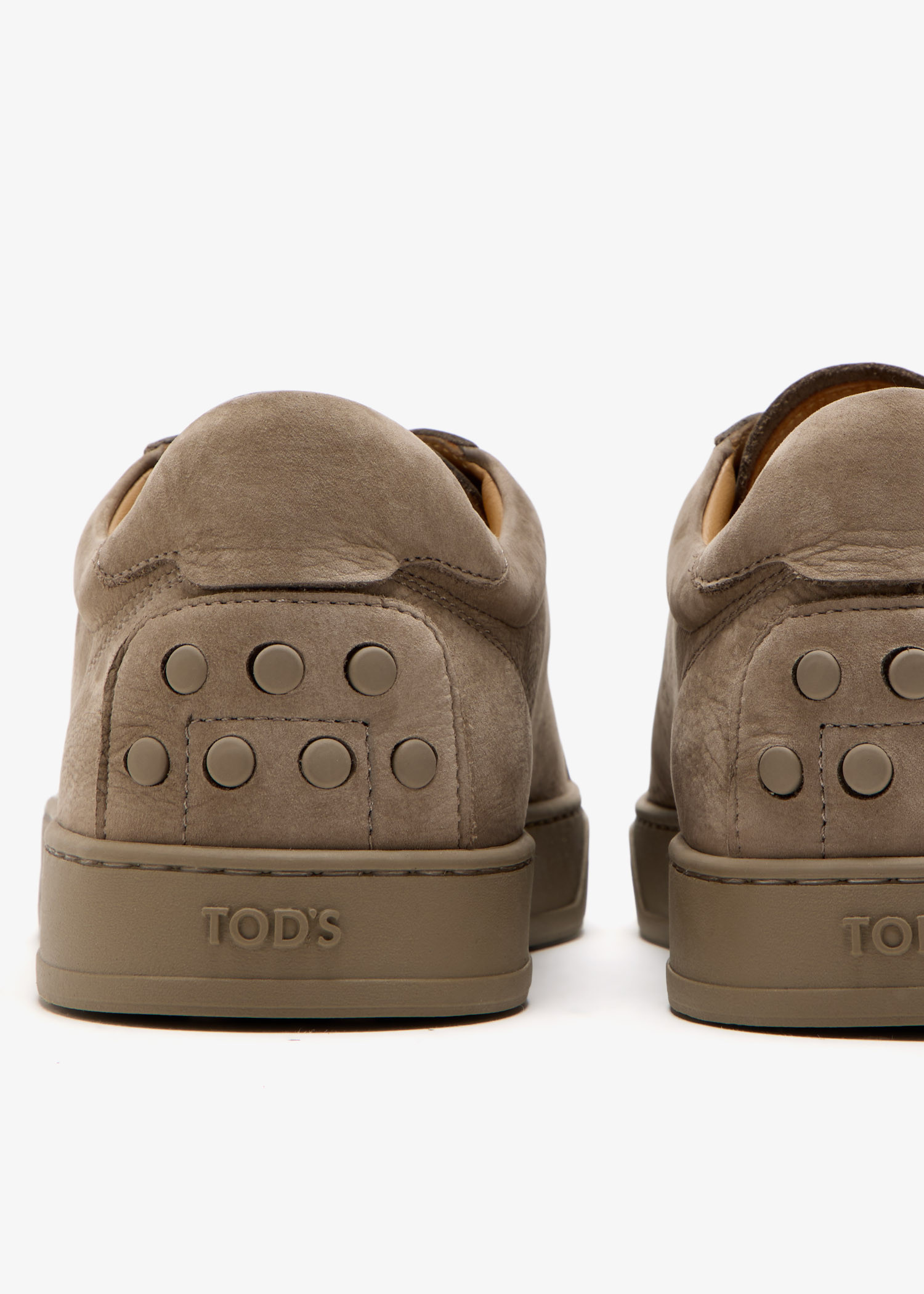 【送料&関税込】Tod's Nubuck Low-top Sneakers Tod's Suede sneakers for Men - Grey in UAE | Level Shoes