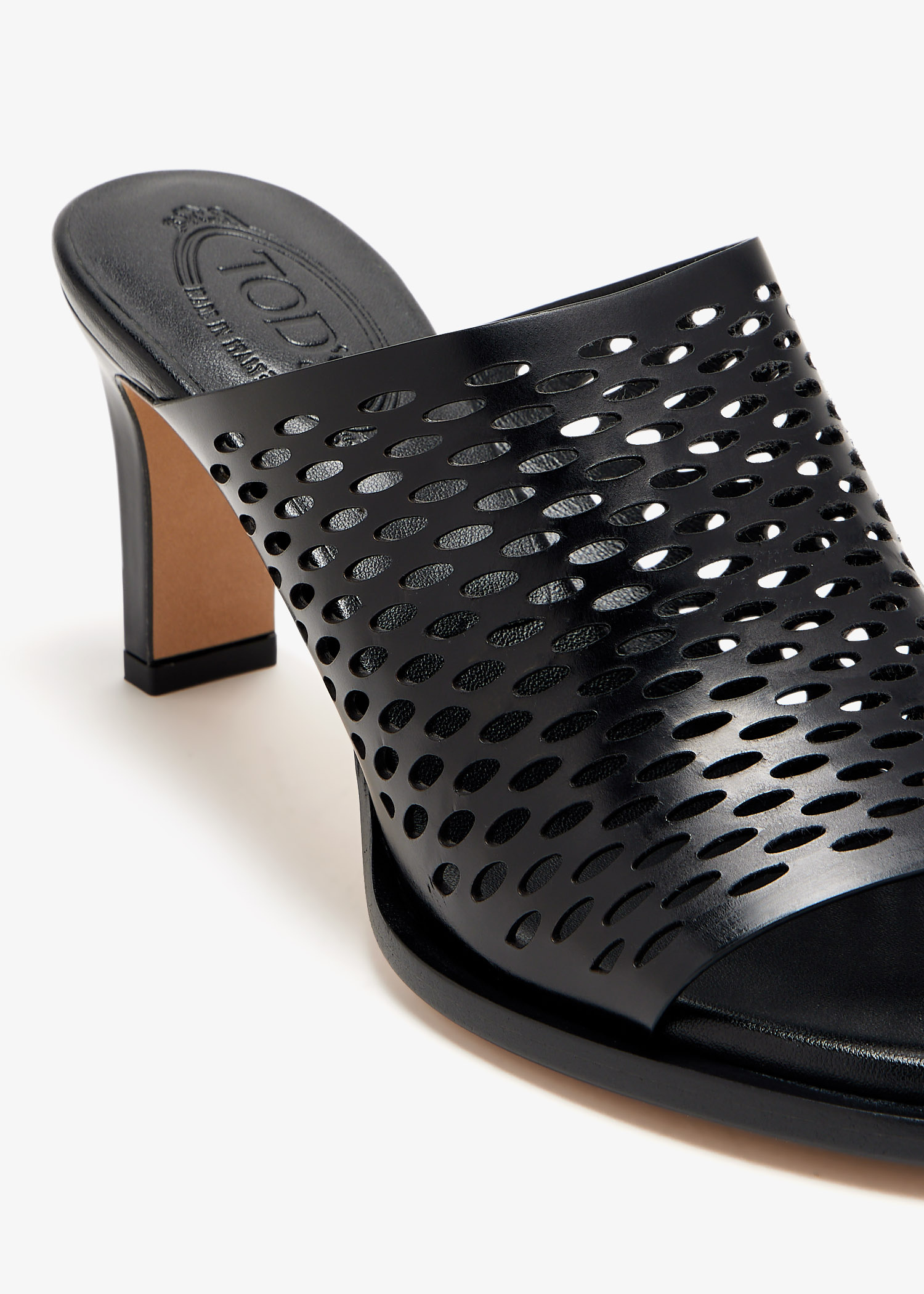 【関税＆送料込み】Tod'S Perforated Mules Shoes Tod's Leather mules for Women - Black in UAE | Level Shoes