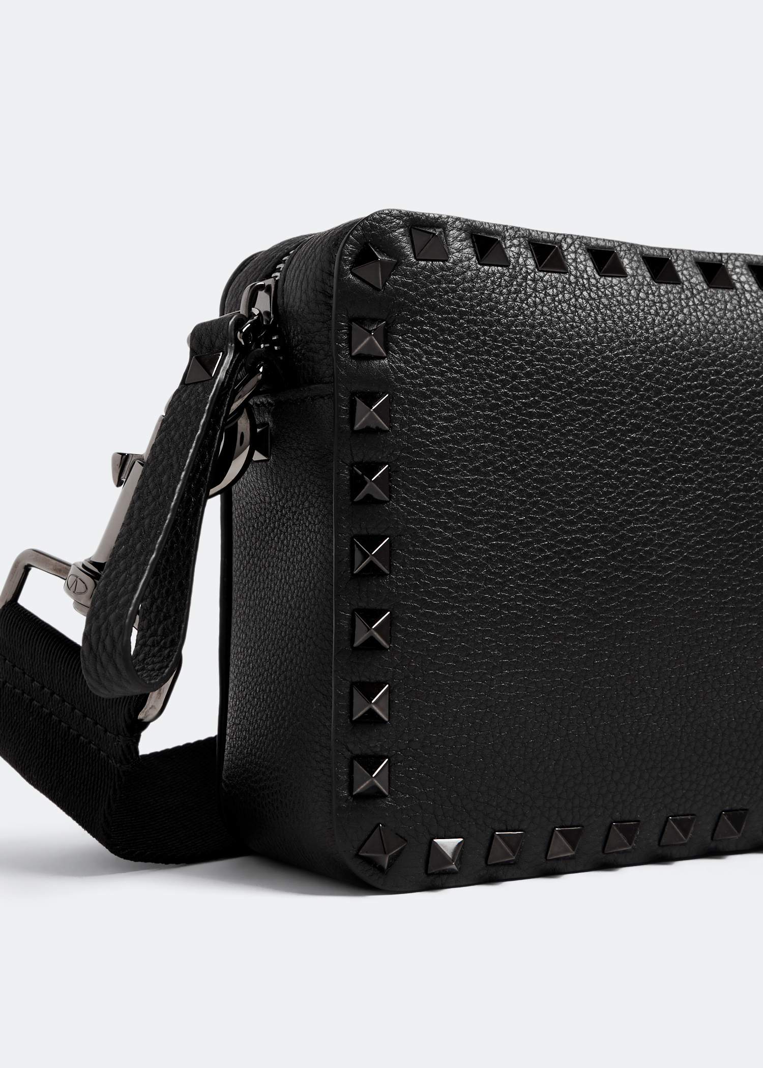 Valentino Garavani Rockstud messenger bag for Men - Black in