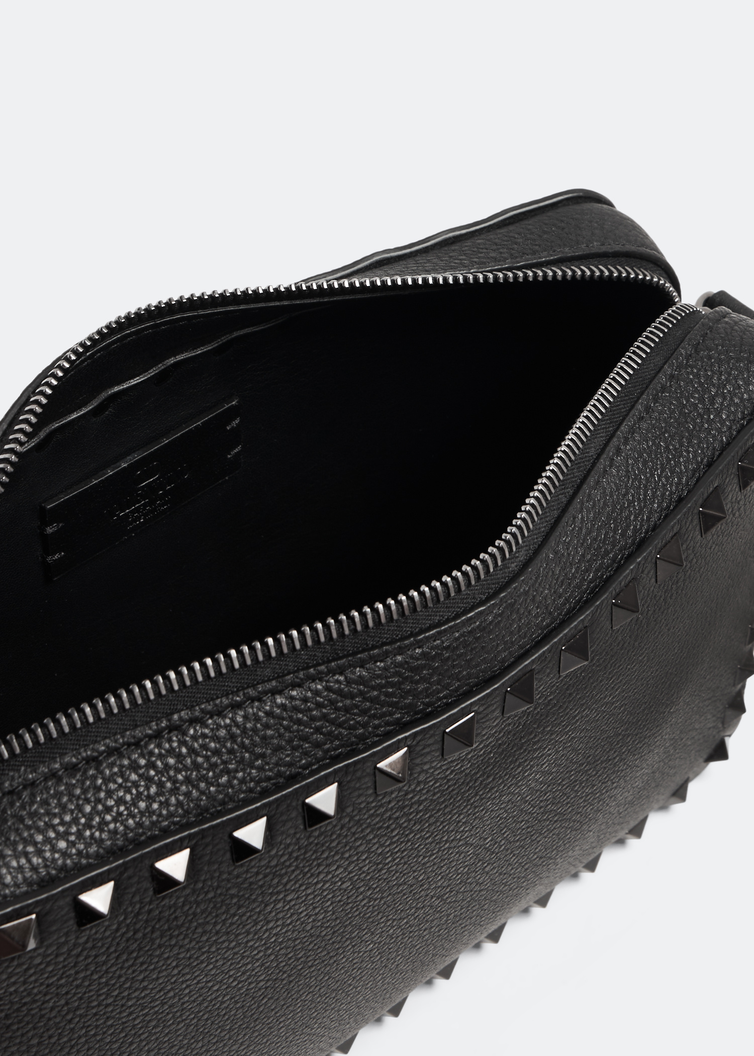 【関税&送料込】Valentino Garavani Black Leather Rockstud Sh Valentino Garavani Rockstud Untitled Leather Sneakers