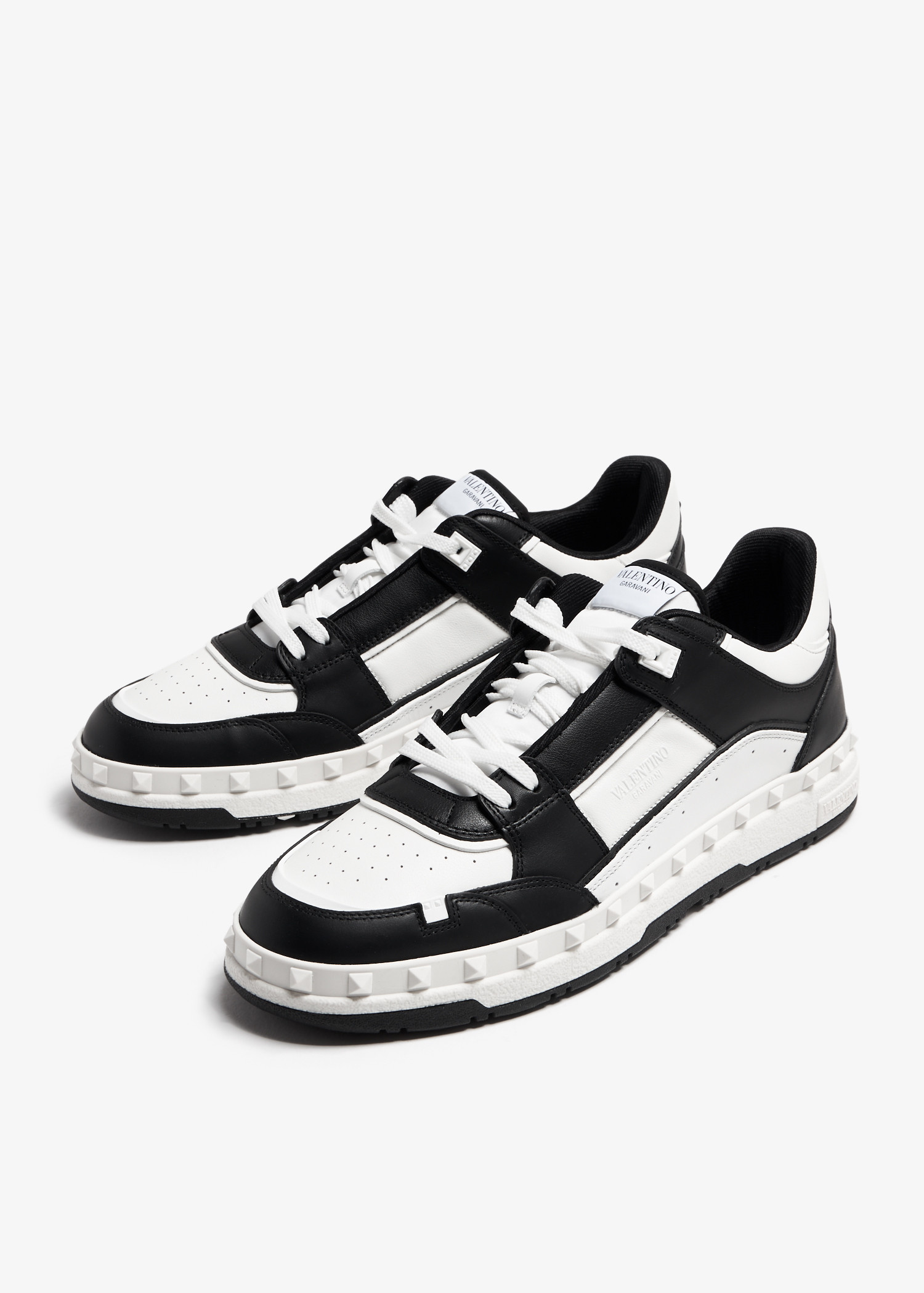 スニーカー Valentino Garavani FREEDOT LOW TOP SNEAKERS フリードット カーフスキン ロートップスニーカー for メンズ