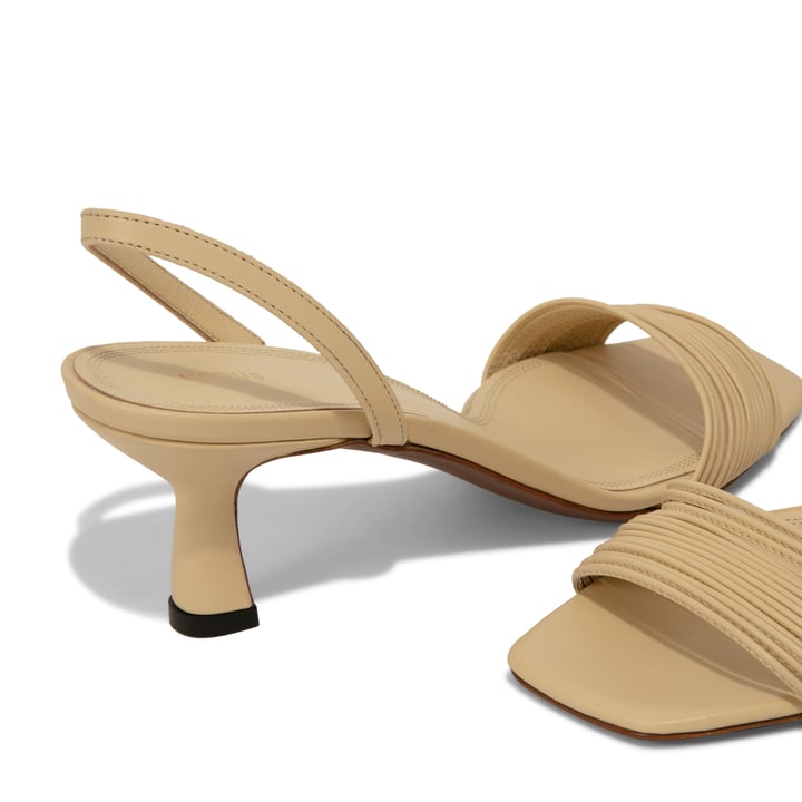 00057a15-banana_2.jpg?ts=20220505182021