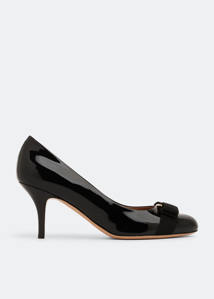 Ferragamo Vara bow pumps for Women - Black in UAE | Level Shoes