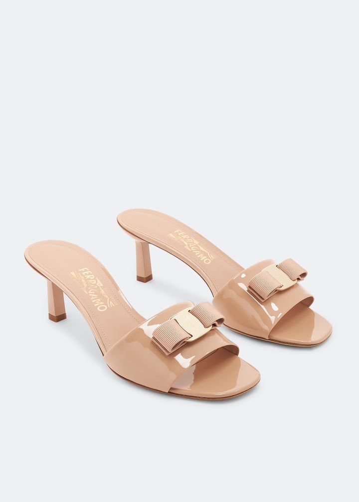 【送料&関税込】Ferragamo Vara Bow Open-toe Sandals Salvatore Ferragamo Vara Bow Open Toe Sandals in Burgundy