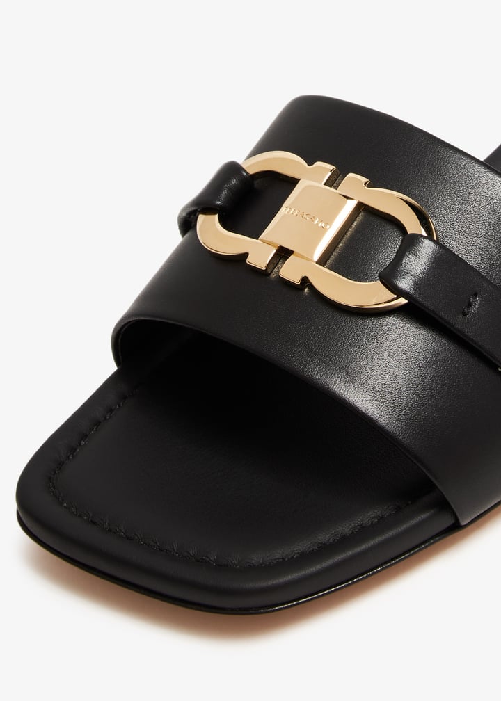 Ferragamo Leah flat sandals for Women - Black in UAE | Level