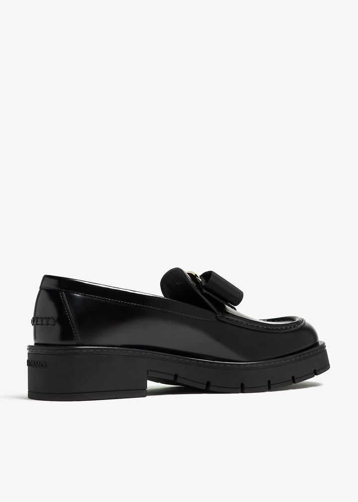 【関税込み】Ferragamo ブラック Chunky Vara Bow ローファー Ferragamo Chunky Vara bow loafers for Women - Black in UAE