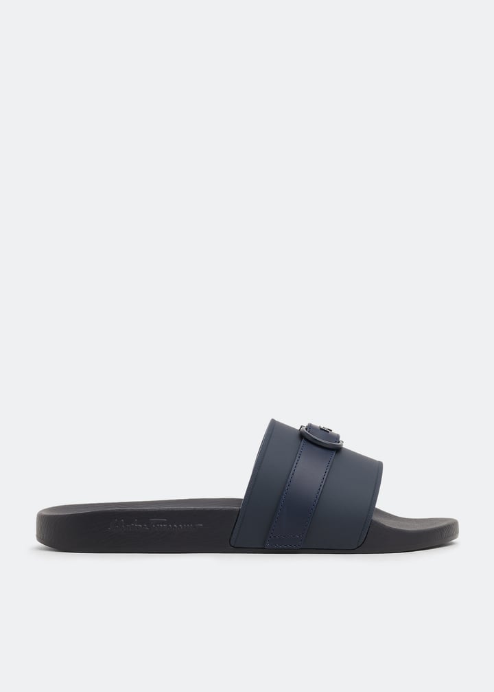 【SALVATORE FERRAGAMO】GANCINI SLIDE SANDALS Flat slide with Gancini ornament - Women | Ferragamo