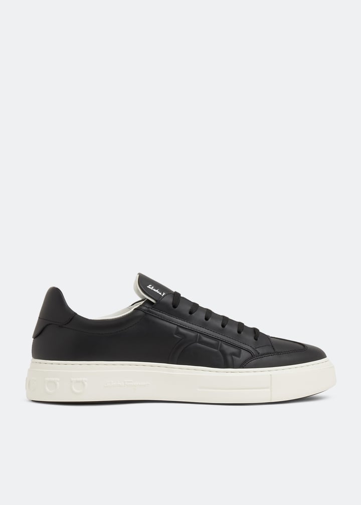 直営店☆Ferragamo☆ GANCINI ローカット スニーカー/ BLACK Low top sneaker with Gancini ornament - Men | Ferragamo