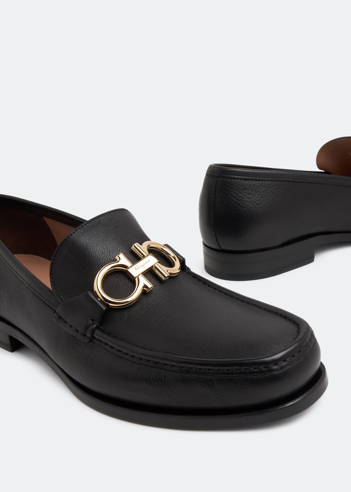 Ferragamo Rolo Gancini moccasin loafers for Men - Black in