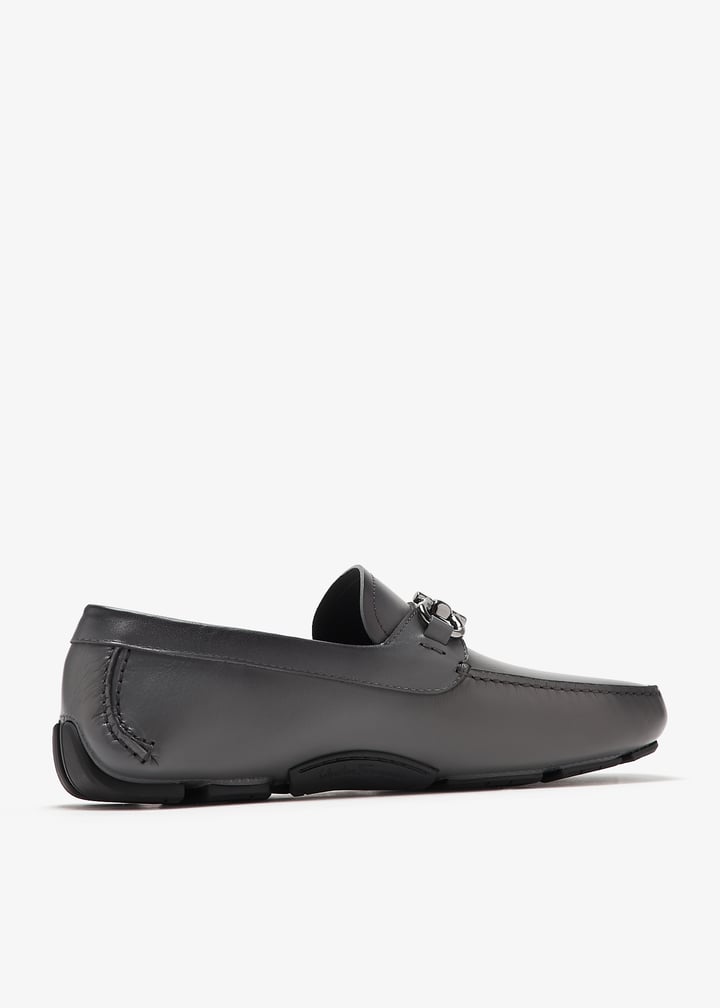 Ferragamo Gancini driving loafers for Men - Grey in UAE