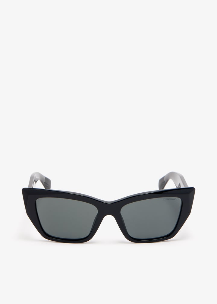 Tiffany & Co. キャットアイサングラス ブラック Tiffany & Co Eyewear cat-eye Sunglasses | Black | FARFETCH