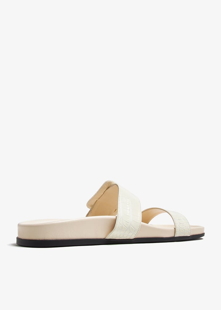 【送料&関税込】Manolo Blahnik Mayfu Sandals Manolo Blahnik Mayfu sandals for Women - Cream in UAE