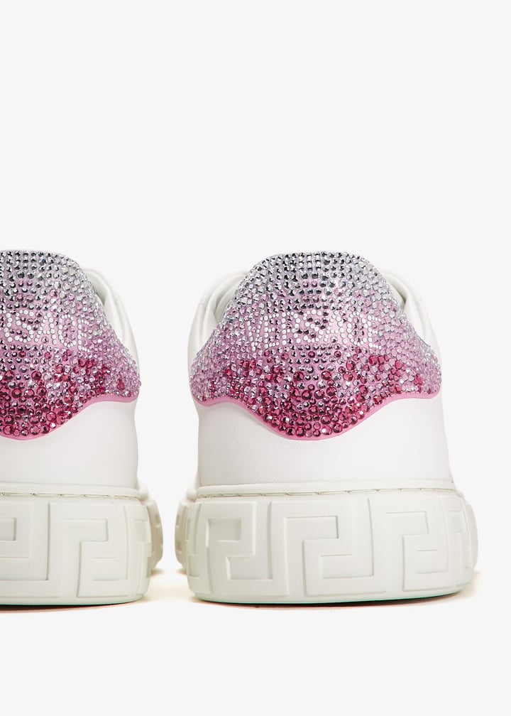 スニーカー VERSACE Women Sneakers 1013568 1A13518 2WL90 WHITE E PASTEL Versace Greca sneakers for Women - White in KSA | Level Shoes