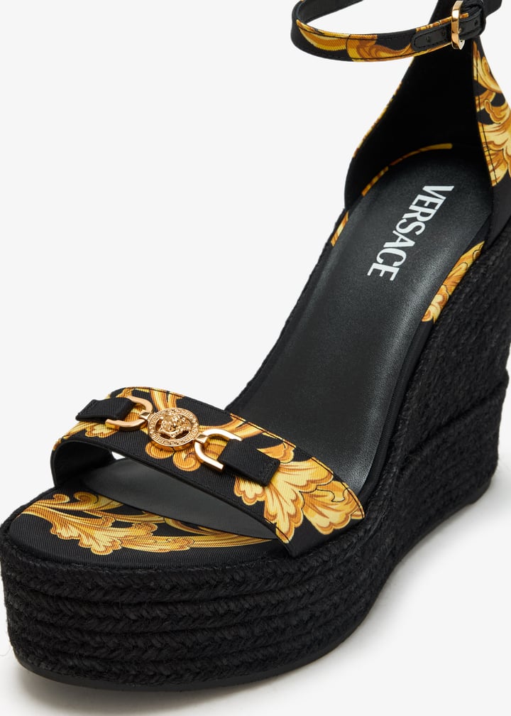 【送料&関税込】Versace Barocco Medusa 95 Wedge Sandals Barocco Medusa '95 Wedge Sandals 120 mm | VERSACE