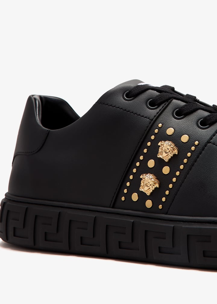 スニーカー VERSACE 'studded greek sneakers 1013568 1A13065 Versace Greca studded sneakers for Women - White in UAE