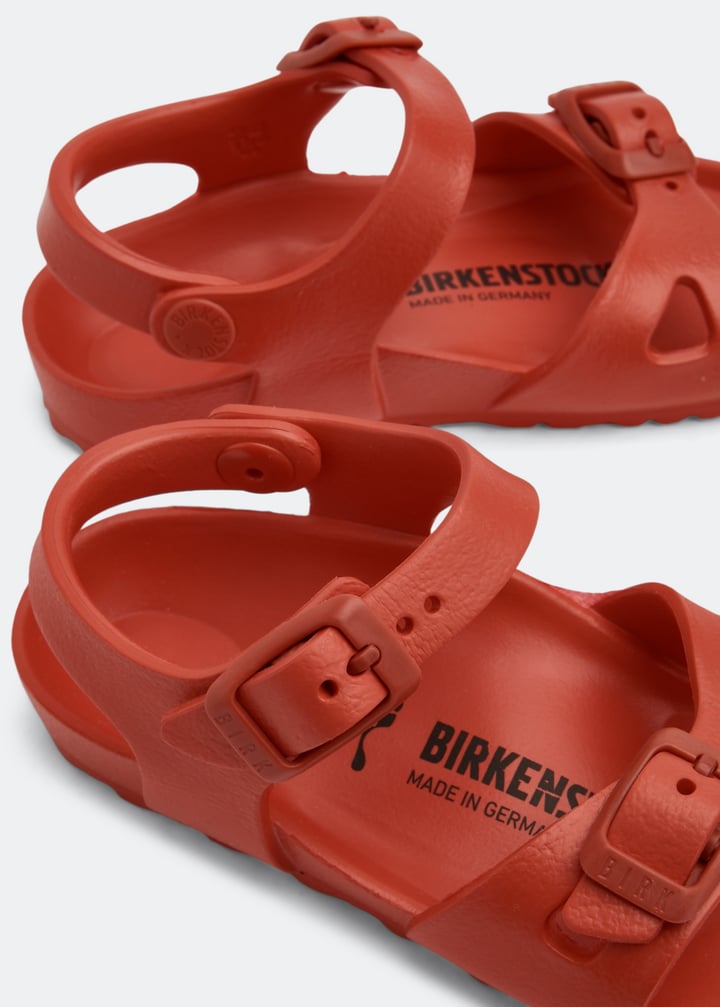 1021671-actred_2.jpg?ts=20220504173217