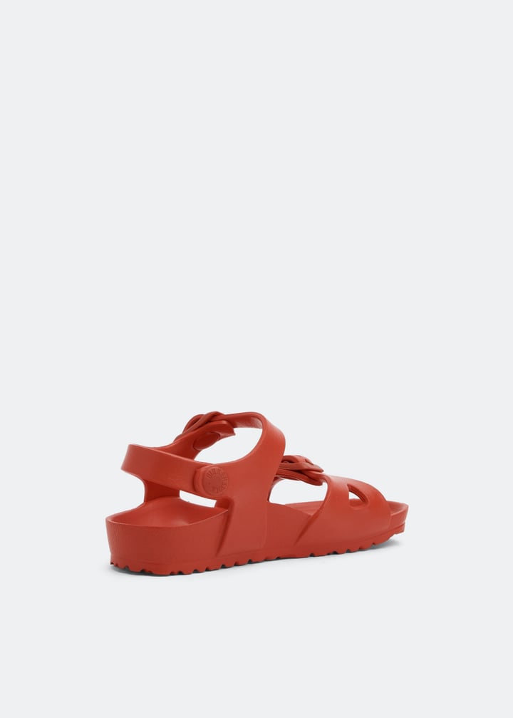 1021671-actred_3.jpg?ts=20220504173217