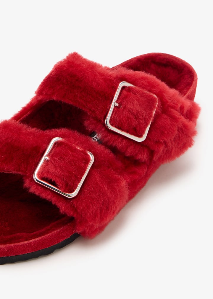 1029928-red_5.jpg?ts=20250101030514