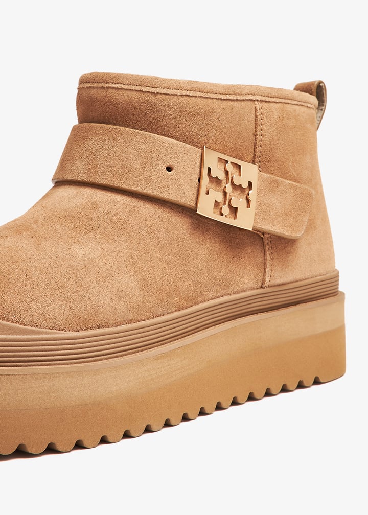 送料&関税込み★Tory Burch★SUEDE ADVENTURE HIKING BOOT Tory Burch Adventure Lace-Up Hiker Suede/Shearling Ankle