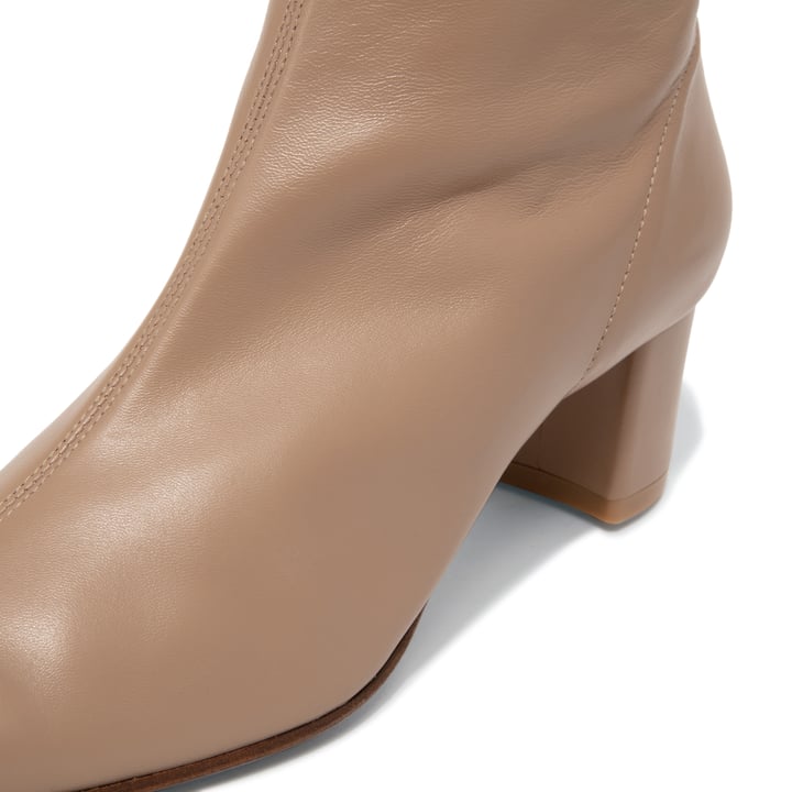 16603-05-snl-nude_2.jpg?ts=20220505182232