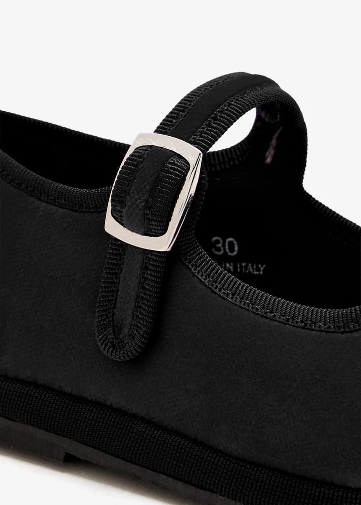 18e-black_5.jpg?ts=20251001115640
