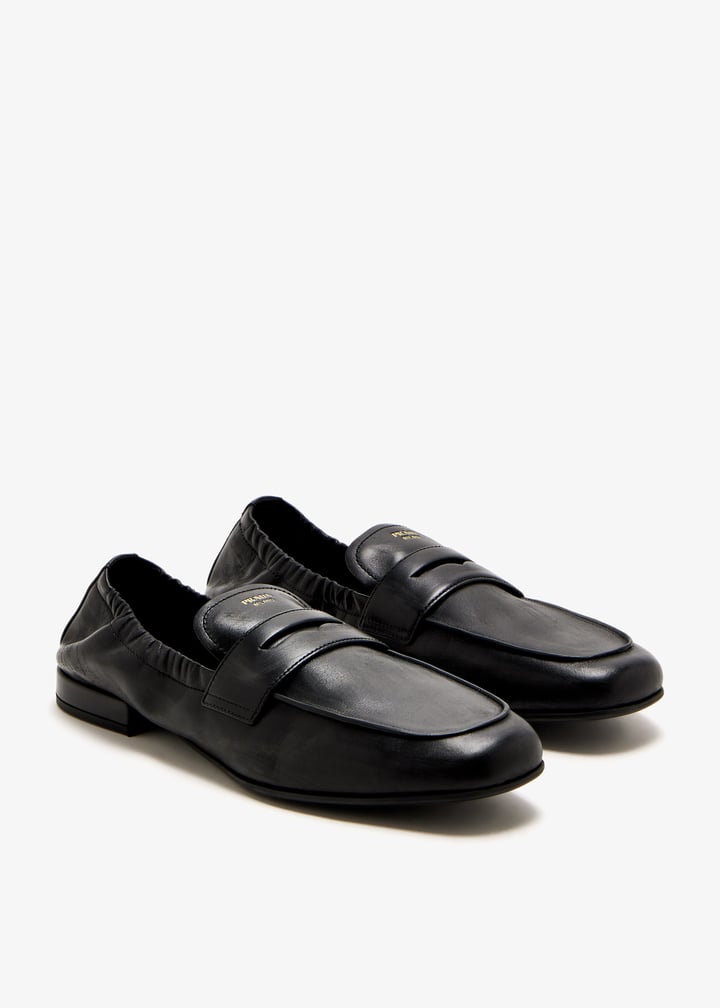 シューズ・サンダルその他 Prada Black moccasin in vintage-effect nappa leather Prada Vintage Effect Nappa Leather Moccasins For in Black | Lyst