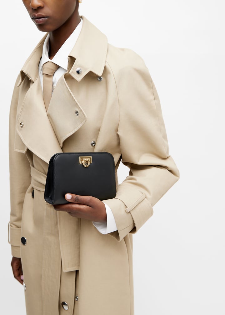 ☆関税込☆【FERRAGAMO】クロスボディバッグ DIANA MINI Ferragamo Diana mini clutch for Women - Black in USA | Level