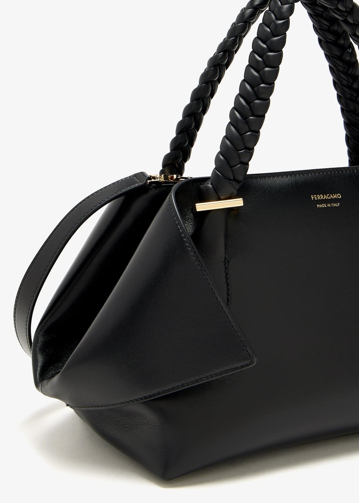【送料&関税込】Ferragamo The Scarf Black Leather Bag Ferragamo The Scarf Shoulder Bag | Black | FARFETCH