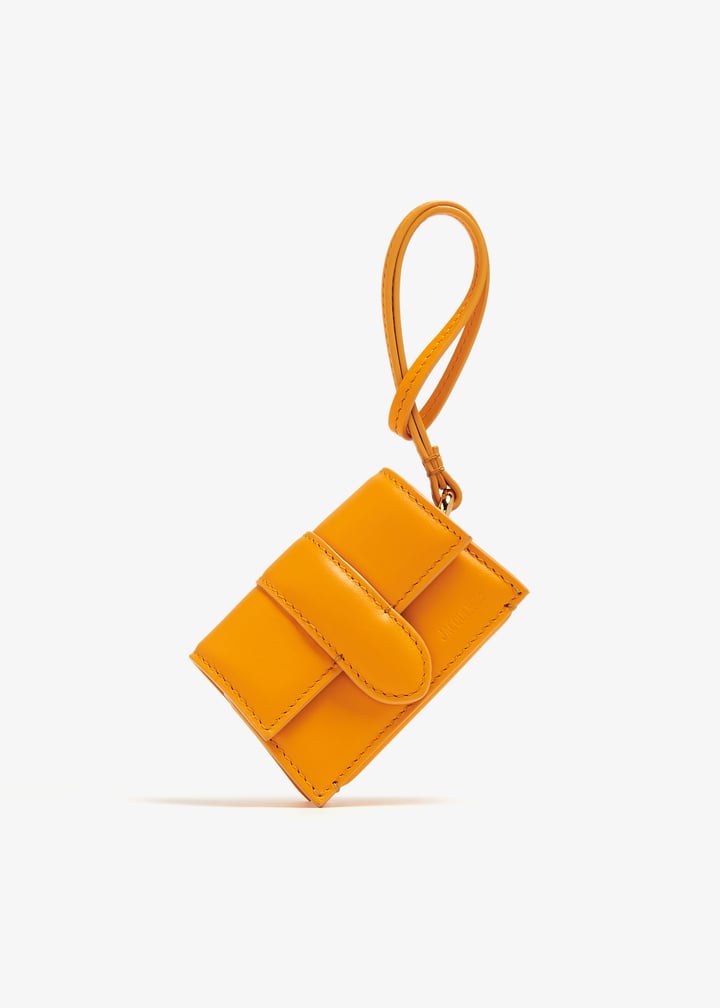 送料込/関税込■JACQUEMUS■Le Porte Bambino AirPods ケース Le Porte Bambino AirPods case in black - Jacquemus | Mytheresa