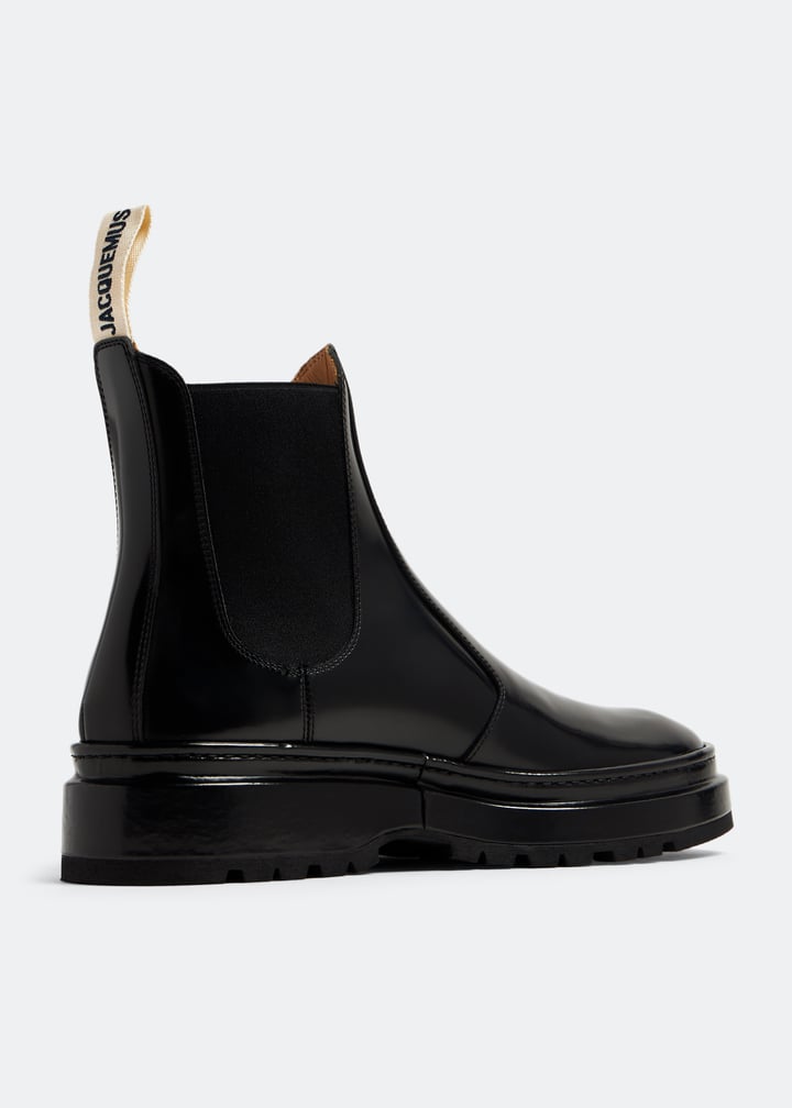 Jacquemus Les Chelsea Pavane boots for Women - Black in UAE