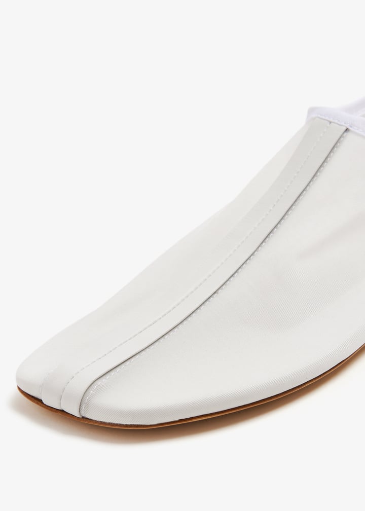 24019728-white_5.jpg?ts=20240404034519