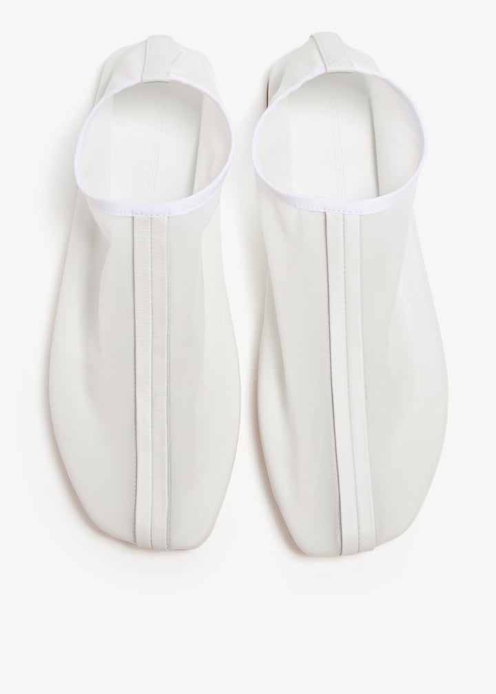 24019728-white_7.jpg?ts=20240404034519