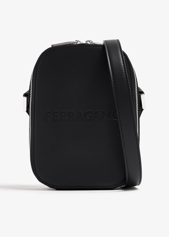 ショルダーバッグ・ポシェット SALVATORE FERRAGAMO BLACK LEATHER LARGE CROSSBODY BAG Ferragamo Crossbody Bag Calf Leather Black | Rustan's