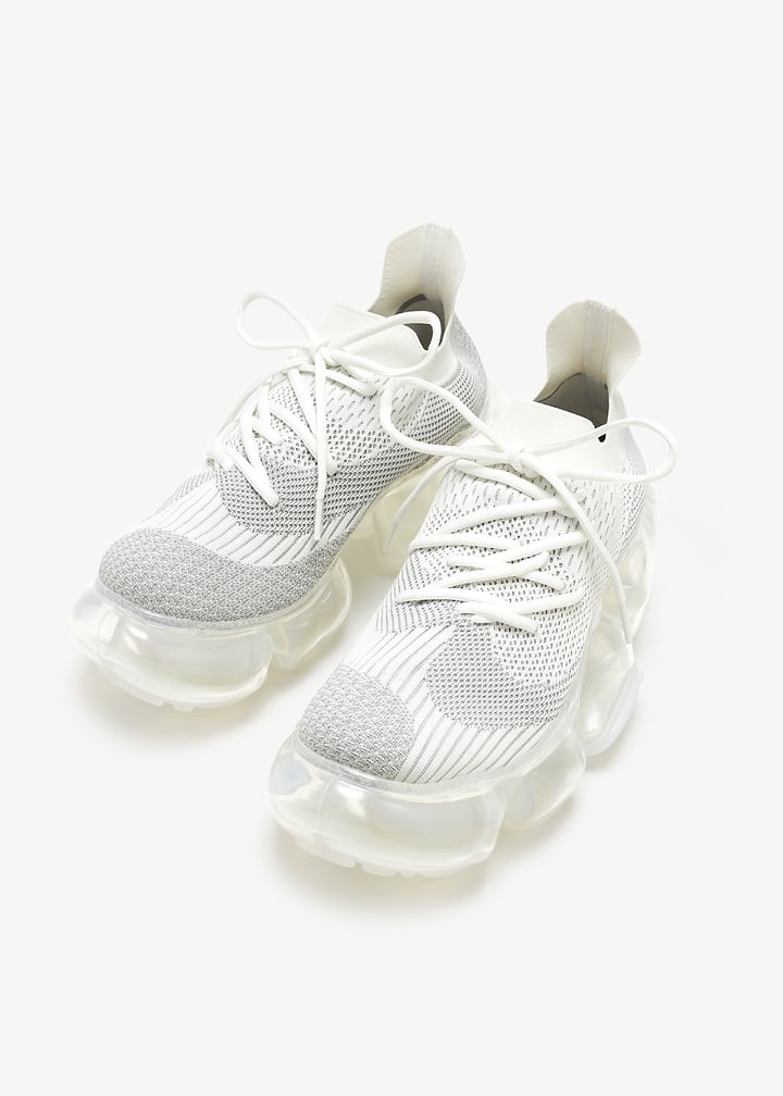 靴 grounds MOOPIE FAM 37 WHITE GROUNDS Moopie Fam Sneaker – ESSXNYC