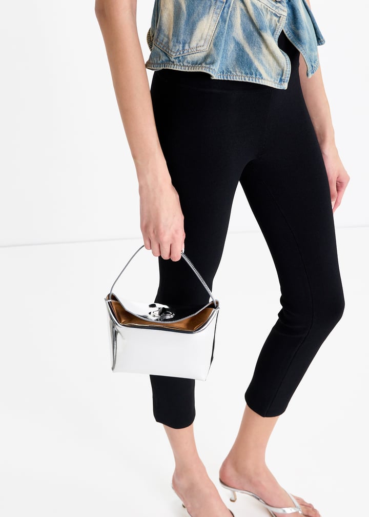 25048578-mirror_2.jpg?ts=20251231023059