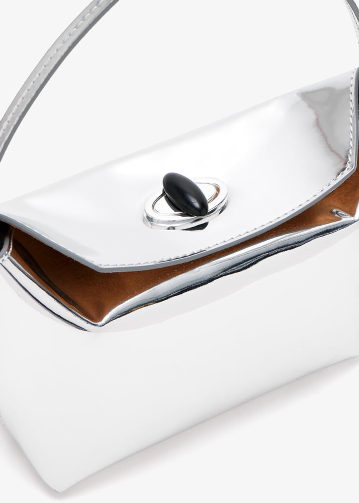 25048578-mirror_5.jpg?ts=20251231023058