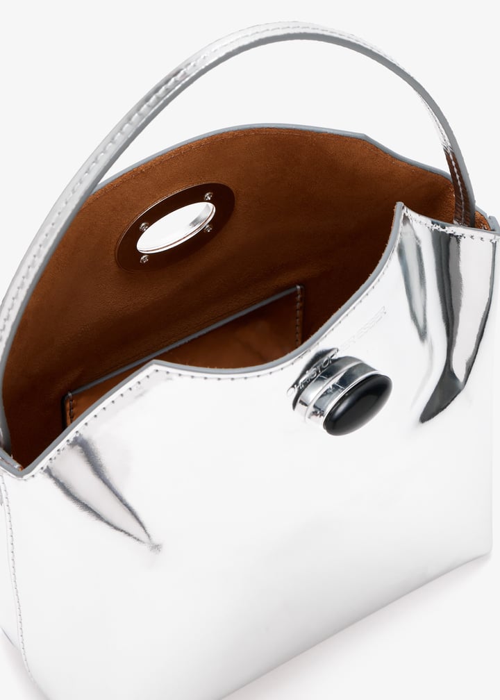 25048578-mirror_7.jpg?ts=20251231023058