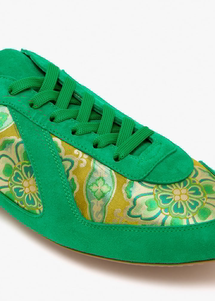 25049482-plrprt_5.jpg?ts=20251223050149