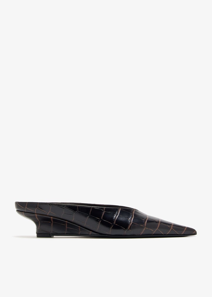 TOTEME Sharp croc-embossed wedge mules for Women - Brown in