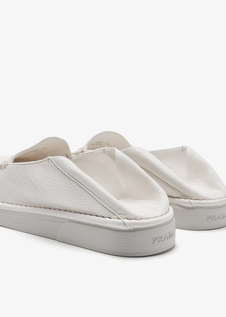 【送料&関税込】Prada Beige Nappa Leather Loafers Prada Leather slip-on loafers for Men - Cream in UAE | Level