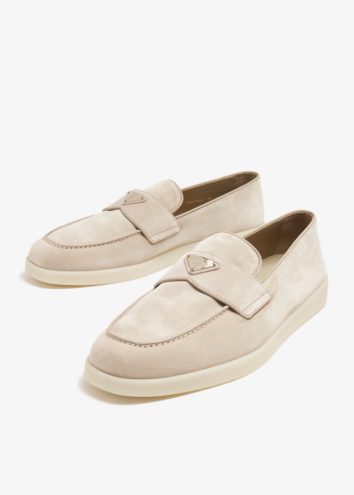 靴 PRADA Driving Shoes Loafer Beige Suede driving shoes in beige - Prada | Mytheresa