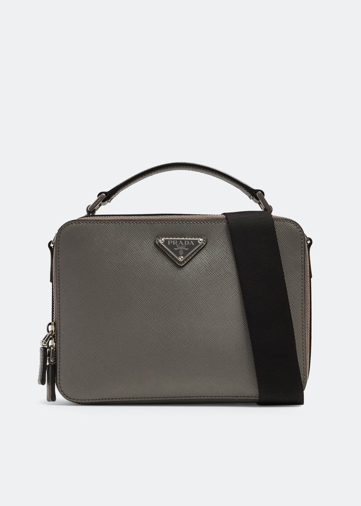 Prada brique saffiano 皮革中号男士包- 灰色阿联酋| level shoes