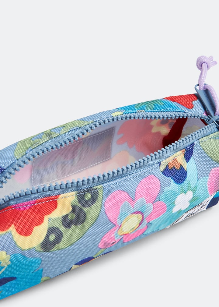 Settlement pencil case