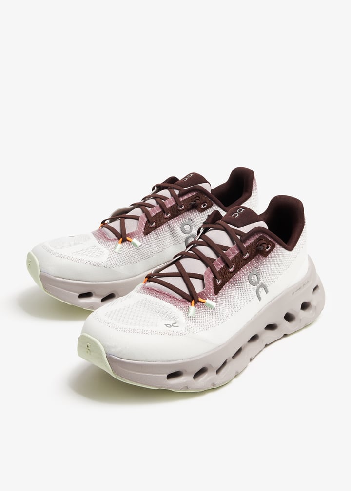On Cloudtilt sneakers for Women - White in Qatar | Level Shoes