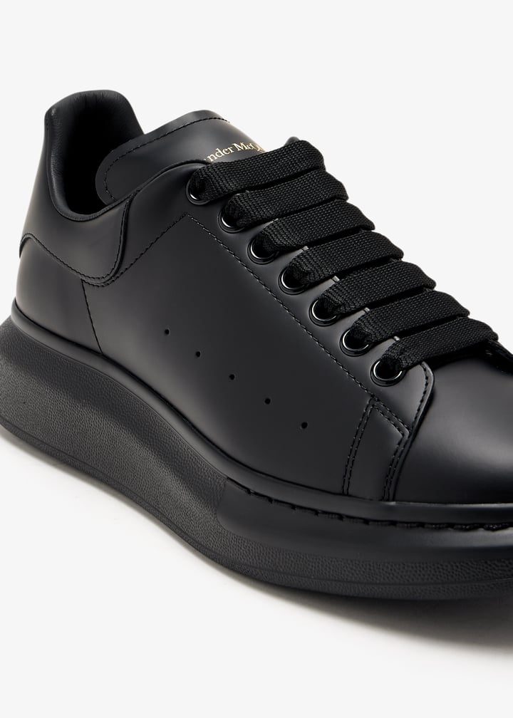 【送料&関税込】Alexander McQueen Oversized Sneakers In Leat McQueen Oversized sneakers for Men - Black in USA | Level Shoes