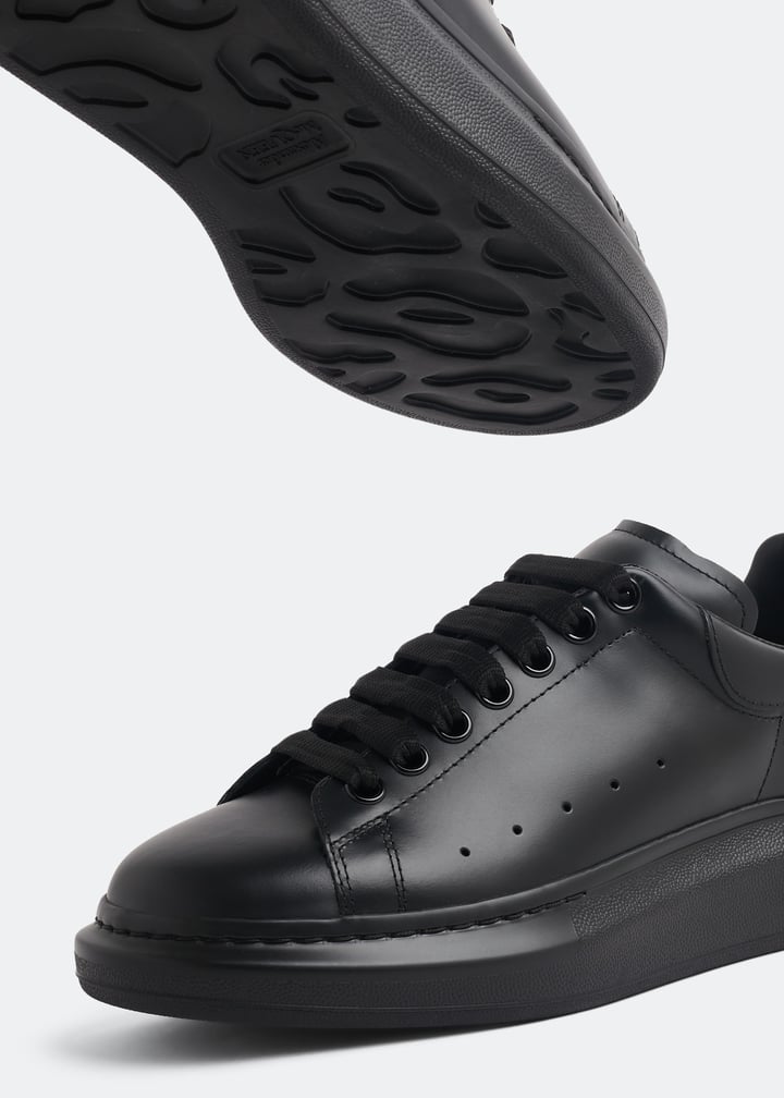 【関税&送料込】Alexander Mcqueen Oversize Sneakers In Lar ALEXANDER MCQUEEN OVERSIZED SNEAKER レザー レースアップ