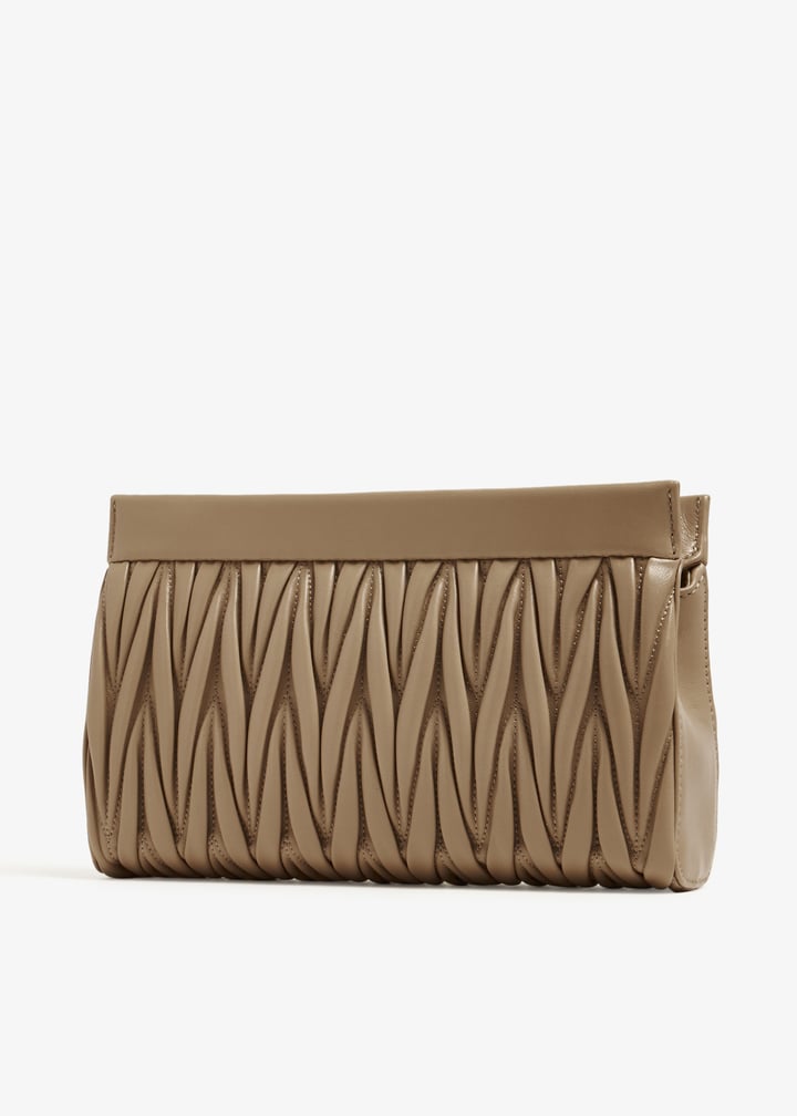 【MIU MIU】QUILTED NAPPA CLUTCH Miu Miu Matelassé Nappa Clutch Bag | Black | FARFETCH