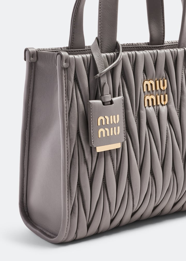 ★2025SS 超新作★MIU MIU★Classic Tote Bag (5BG2312CRWF0046) Miu Miu Matelassé leather tote bag for Women - Grey in Qatar